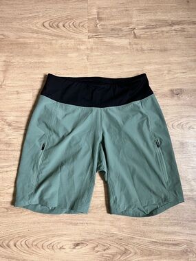 Patagonia Women’s Tyrolean Bike Shorts 9.5” Inseam | Sage Green - Small NWOT